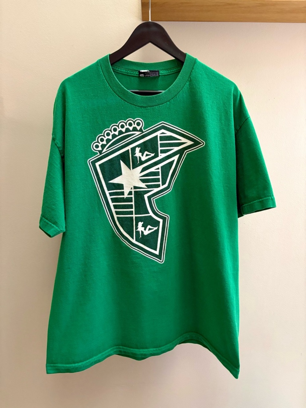 Famous Stars & Straps VTG Y2K green Badge of Honor T-shirt XL